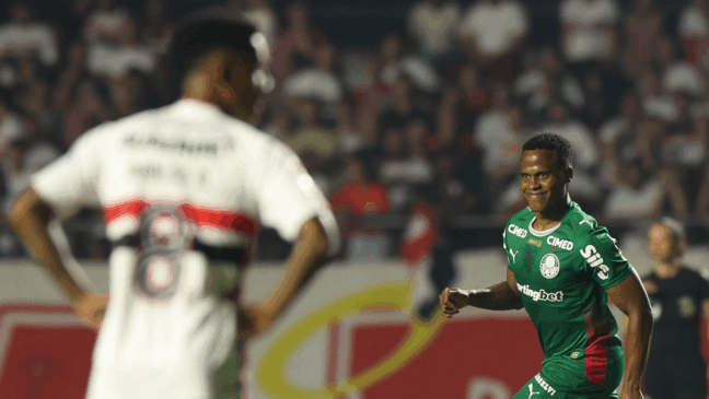 O jogador Jhon Arias, da SE Palmeiras, comemora seu gol contra a equipe do São Paulo FC, durante partida válida pela oitava rodada, do Campeonato Brasileiro, Série A, no Estádio Morumbis. (Foto: Cesar Greco/Palmeiras/by Canon)
