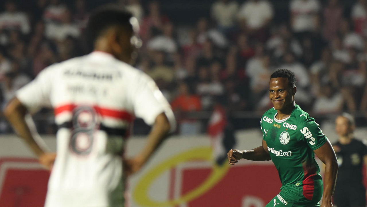 O jogador Jhon Arias, da SE Palmeiras, comemora seu gol contra a equipe do São Paulo FC, durante partida válida pela oitava rodada, do Campeonato Brasileiro, Série A, no Estádio Morumbis. (Foto: Cesar Greco/Palmeiras/by Canon)
O jogador Jhon Arias, da SE Palmeiras, comemora seu gol contra a equipe do São Paulo FC, durante partida válida pela oitava rodada, do Campeonato Brasileiro, Série A, no Estádio Morumbis. (Foto: Cesar Greco/Palmeiras/by Canon)