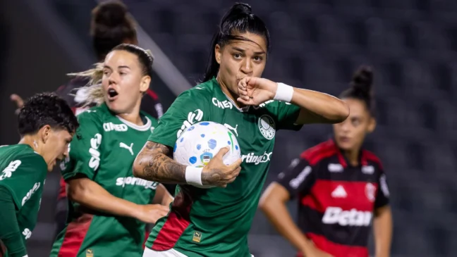 Líder do Brasileirão Feminino, Palmeiras empata com Flamengo