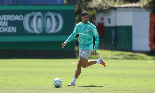 Murilo durante treinamento na Academia de Futebol (Foto: Fabio Menotti/Palmeiras/by Canon)
