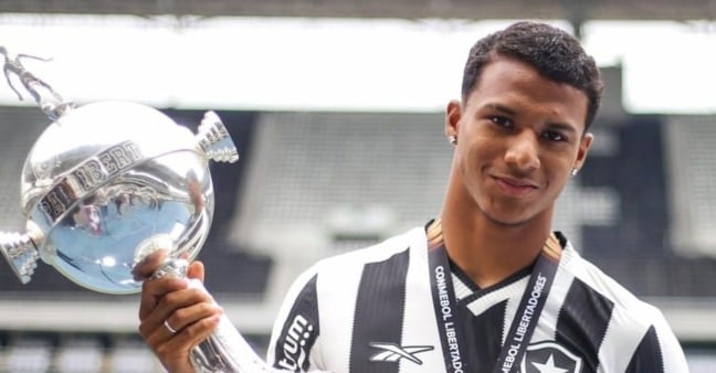 Palmeiras acerta contratação de atacante formado no Botafogo e que atuava na Ucrânia