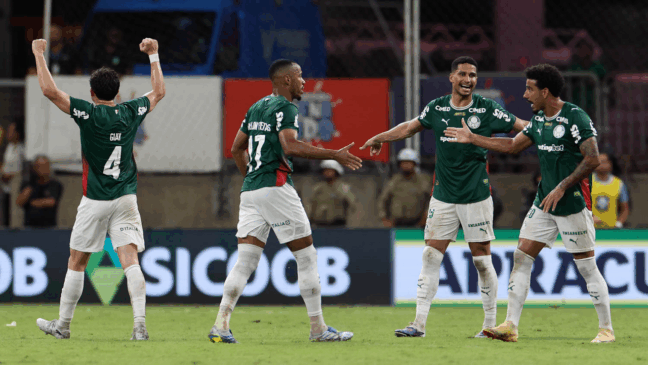 Os jogadores Agustín Giay, Marlon Freitas, Murilo e Lucas Evangelista (E/D), da SE Palmeiras, comemoram gol contra da equipe do EC Bahia, durante partida válida pela décima rodada, do Campeonato Brasileiro, Série A, na Arena Fonte Nova. (Foto: Cesar Greco/Palmeiras/by Canon)
