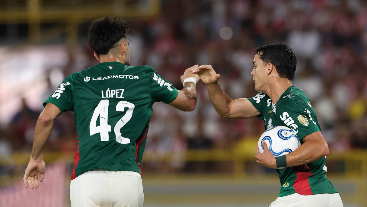 O jogador Ramón Sosa, da SE Palmeiras, comemora seu gol contra a equipe do Junior FC, durante partida válida pela fase de grupos, da Conmebol Libertadores, no Estádio Jaime Morón León. (Foto: Cesar Greco/Palmeiras/by Canon)
O jogador Ramón Sosa, da SE Palmeiras, comemora seu gol contra a equipe do Junior FC, durante partida válida pela fase de grupos, da Conmebol Libertadores, no Estádio Jaime Morón León. (Foto: Cesar Greco/Palmeiras/by Canon)