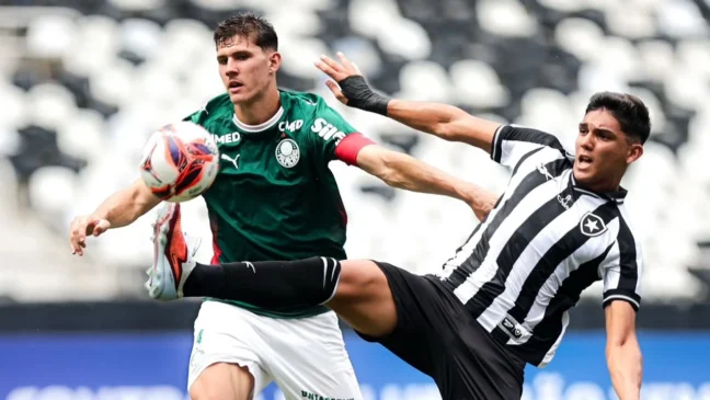 Com gol de Koné, Palmeiras vence Botafogo e alcança liderança provisória do Brasileirão Sub-20