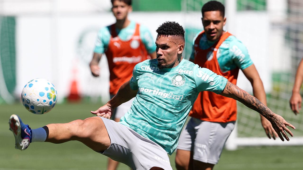 O jogador Paulinho, da SE Palmeiras, durante treinamento, na Academia de Futebol. (Foto: Cesar Greco/Palmeiras/by Canon)
O jogador Paulinho, da SE Palmeiras, durante treinamento, na Academia de Futebol. (Foto: Cesar Greco/Palmeiras/by Canon)