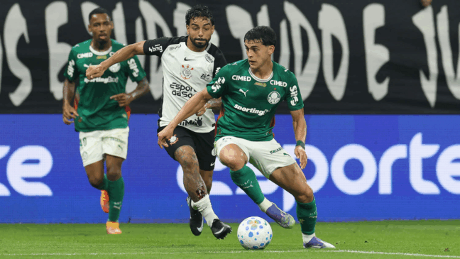 O jogador Ramón Sosa, da SE Palmeiras, disputa bola com o jogador do SC Corinthians P, durante partida válida pela décima primeira rodada, do Campeonato Brasileiro, Série A, na Neo Química Arena. (Foto: Cesar Greco/Palmeiras/by Canon)
