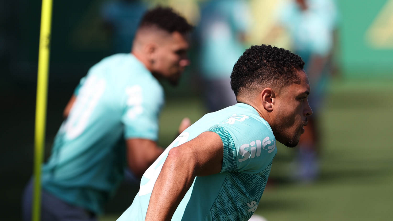 O jogador Vitor Roque, da SE Palmeiras, durante treinamento, na Academia de Futebol. (Foto: Cesar Greco/Palmeiras/by Canon)
O jogador Vitor Roque, da SE Palmeiras, durante treinamento, na Academia de Futebol. (Foto: Cesar Greco/Palmeiras/by Canon)