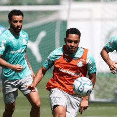 O jogador Vitor Roque, da SE Palmeiras, durante treinamento, na Academia de Futebol. (Foto: Cesar Greco/Palmeiras/by Canon)
