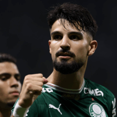 Flaco L&oacute;pez em a&ccedil;&atilde;o pelo Palmeiras (Foto: Cesar Greco) 