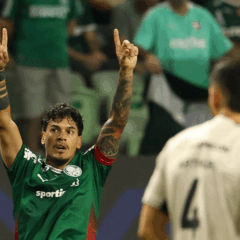 O jogador Gustavo G&oacute;mez, da SE Palmeiras, comemoras seu gol contra a equipe do C Athletico Paranaense, durante partida v&aacute;lida pela d&eacute;cima segunda rodada, do Campeonato Brasileiro, S&eacute;rie A, na arena Allianz Parque. (Foto: Cesar Greco/Palmeiras/by Canon)
