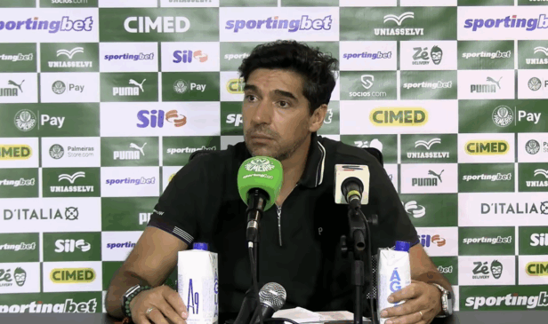 Abel Ferreira durante coletiva na Arena Fonte Nova (Foto: Reprodução / TV Palmeiras) 