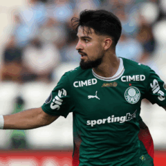 O jogador Flaco L&oacute;pez, da SE Palmeiras, comemora seu gol contra a equipe do C Sporting Cristal, durante partida v&aacute;lida pela fase de grupos, da Conmebol Libertadores, no Est&aacute;dio Alejandro Villanueva. (Foto: Cesar Greco/Palmeiras/by Canon)
