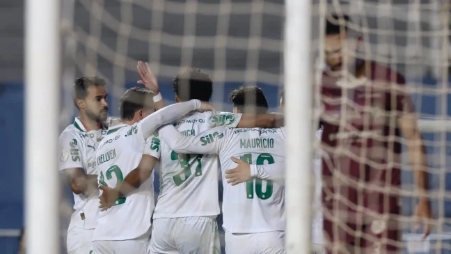 Palmeiras em ação contra o Jacuipense (Foto: Cesar Greco) 