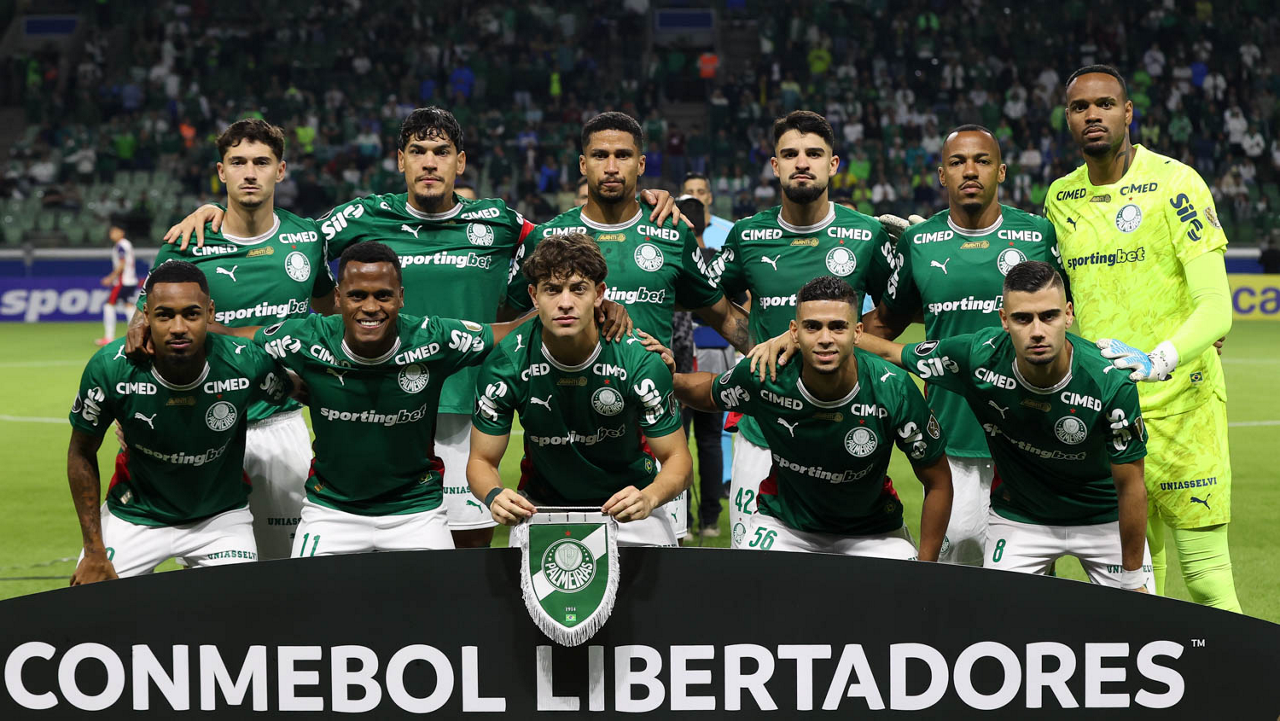 O time da SE Palmeiras, posa para foto em jogo contra a equipe do C Cerro Porteño, durante partida válida pela fase de grupos, da Conmebol Libertadores, na arena Allianz Parque. (Foto: Cesar Greco/Palmeiras/by Canon)
O time da SE Palmeiras, posa para foto em jogo contra a equipe do C Cerro Porteño, durante partida válida pela fase de grupos, da Conmebol Libertadores, na arena Allianz Parque. (Foto: Cesar Greco/Palmeiras/by Canon)