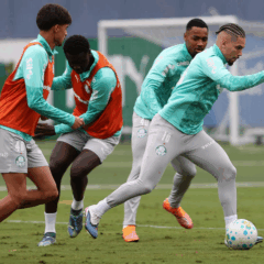 O jogador Paulinho, da SE Palmeiras, durante treinamento, na Academia de Futebol. (Foto: Cesar Greco/Palmeiras/by Canon)
