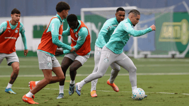 O jogador Paulinho, da SE Palmeiras, durante treinamento, na Academia de Futebol. (Foto: Cesar Greco/Palmeiras/by Canon)
