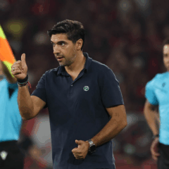 O t&eacute;cnico Abel Ferreira, da SE Palmeiras, em jogo contra a equipe do CR Flamengo, durante partida v&aacute;lida pela d&eacute;cima s&eacute;tima rodada, do Campeonato Brasileiro, S&eacute;rie A, no Est&aacute;dio Maracan&atilde;. (Foto: Cesar Greco/Palmeiras/by Canon)
