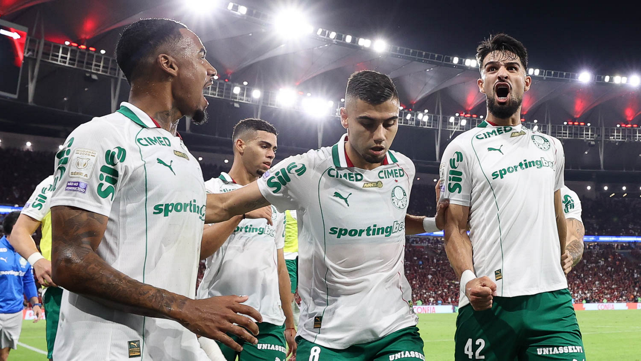 O jogador Flaco López, da SE Palmeiras, comemora seu gol contra a equipe do CR Flamengo, durante partida válida pela décima sétima rodada, do Campeonato Brasileiro, Série A, no Estádio Maracanã. (Foto: Cesar Greco/Palmeiras/by Canon)
O jogador Flaco López, da SE Palmeiras, comemora seu gol contra a equipe do CR Flamengo, durante partida válida pela décima sétima rodada, do Campeonato Brasileiro, Série A, no Estádio Maracanã. (Foto: Cesar Greco/Palmeiras/by Canon)