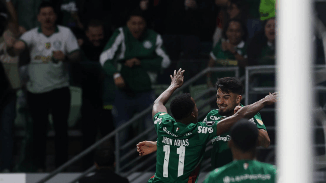 Palmeiras em ação contra o Junior (Foto: Cesar Greco) 