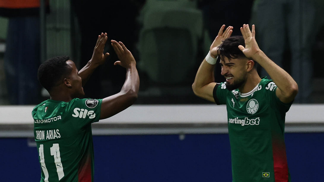 O jogador Jhon Arias, da SE Palmeiras, comemora seu gol contra a equipe do Junior FC, durante partida válida pela fase de grupos, da Conmebol Libertadores, na arena Allianz Parque. (Foto: Cesar Greco/Palmeiras/by Canon)
O jogador Jhon Arias, da SE Palmeiras, comemora seu gol contra a equipe do Junior FC, durante partida válida pela fase de grupos, da Conmebol Libertadores, na arena Allianz Parque. (Foto: Cesar Greco/Palmeiras/by Canon)