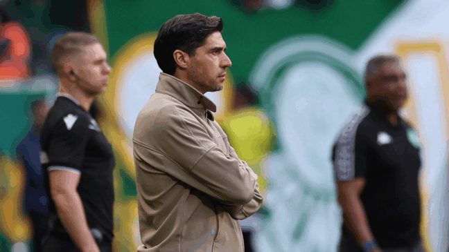 O técnico Abel Ferreira, da SE Palmeiras, em jogo contra a equipe da A Chapecoense F, durante partida válida pela décima oitava rodada, do Campeonato Brasileiro, Série A, na Arena Allianz Parque. (Foto: Cesar Greco/Palmeiras/by Canon)
