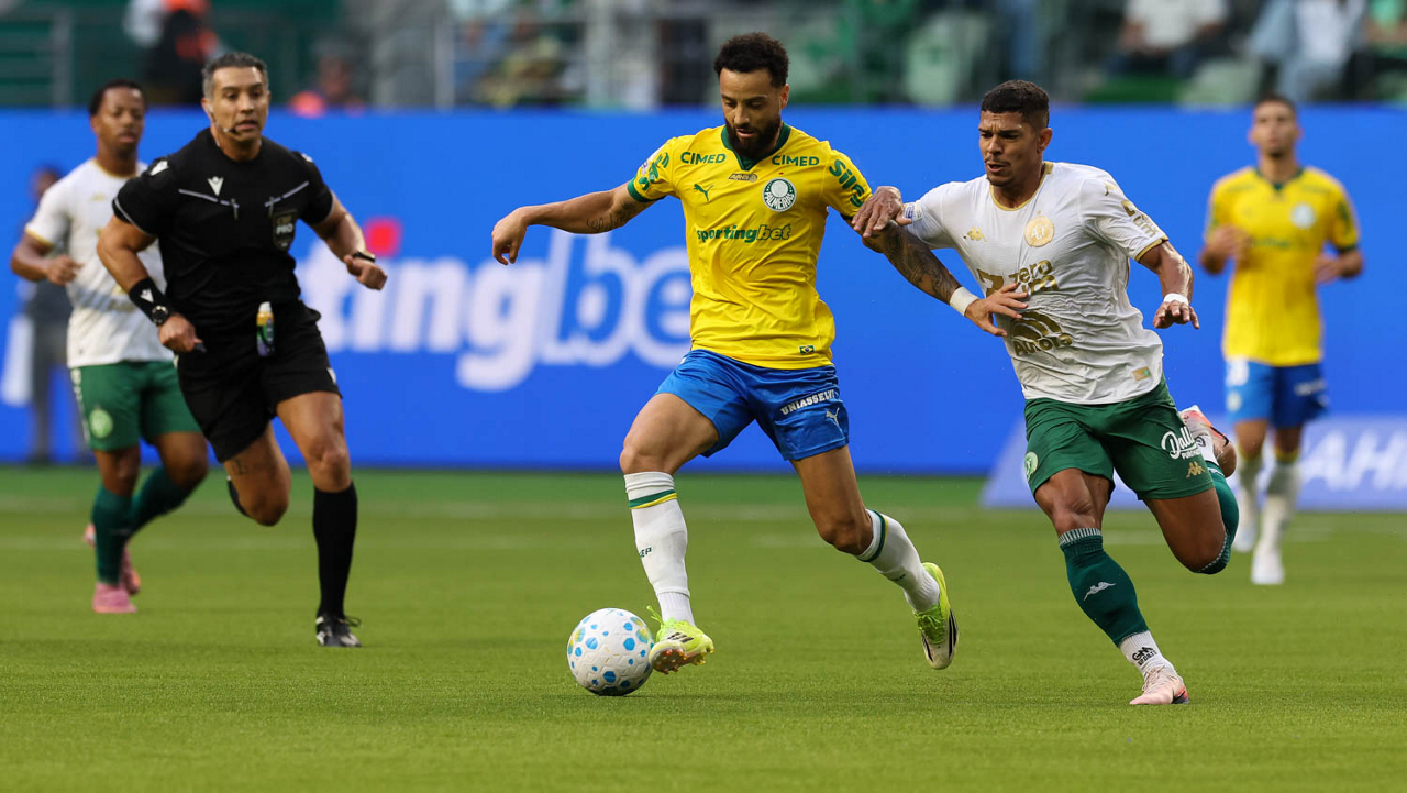 Palmeiras em ação contra a Chapecoense (Foto: Cesar Greco) Palmeiras em ação contra a Chapecoense (Foto: Cesar Greco)