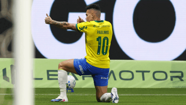 O jogador Paulinho, da SE Palmeiras, comemora seu gol contra a equipe da A Chapecoense F, durante partida válida pela décima oitava rodada, do Campeonato Brasileiro, Série A, na Arena Allianz Parque. (Foto: Cesar Greco/Palmeiras/by Canon)
