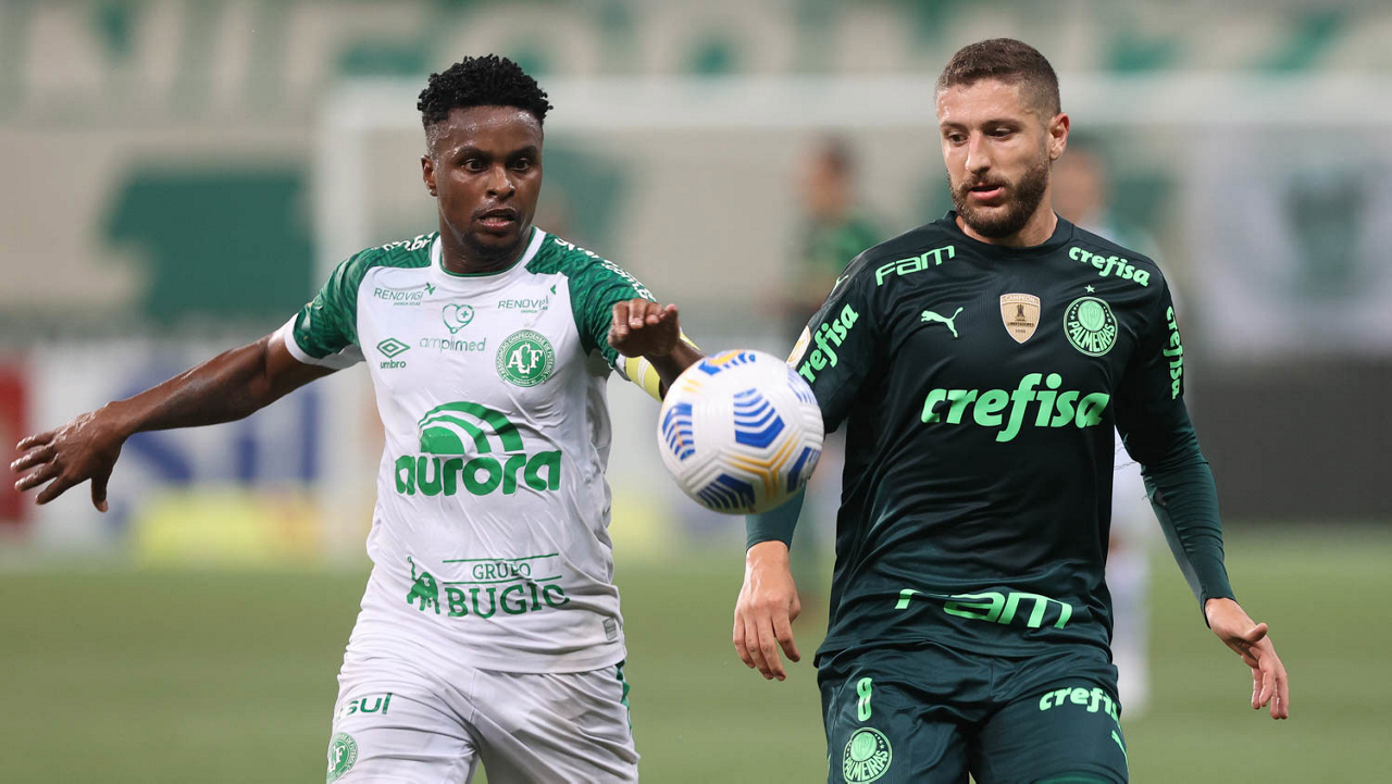 O jogador Zé Rafael, da SE Palmeiras, disputa bola com o jogador Moisés Ribeiro, da A Chapecoense F, durante partida válida pela segunda rodada, do Campeonato Brasileiro, Série A, na arena Allainz Parque. (Foto: Cesar Greco)
O jogador Zé Rafael, da SE Palmeiras, disputa bola com o jogador Moisés Ribeiro, da A Chapecoense F, durante partida válida pela segunda rodada, do Campeonato Brasileiro, Série A, na arena Allainz Parque. (Foto: Cesar Greco)