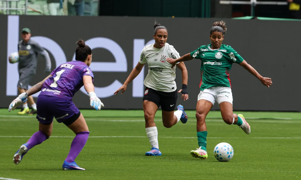 Palmeiras é derrotado pelo Corinthians e dá adeus à Copa do Brasil Feminina Palmeiras é derrotado pelo Corinthians e dá adeus à Copa do Brasil Feminina