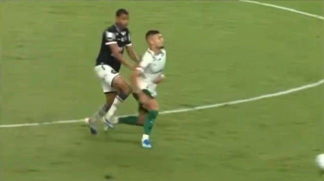 Jogador do Remo é suspenso por entrada em Andreas Pereira, do Palmeiras; veja pena