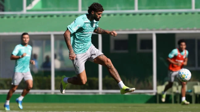 O jogador Alexander Barboza, da SE Palmeiras, durante treinamento, na Academia de Futebol. (Foto: Cesar Greco/Palmeiras/by Canon)
