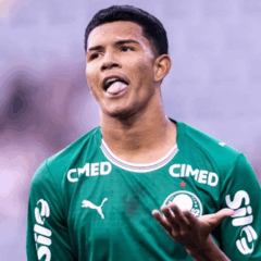 Atacante da base do Palmeiras vive temporada de destaque com gols e conquistas