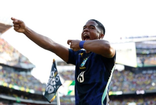 Endrick comemorando seu gol pela Seleção Brasileira. Foto: Rafael Ribeiro/CBF