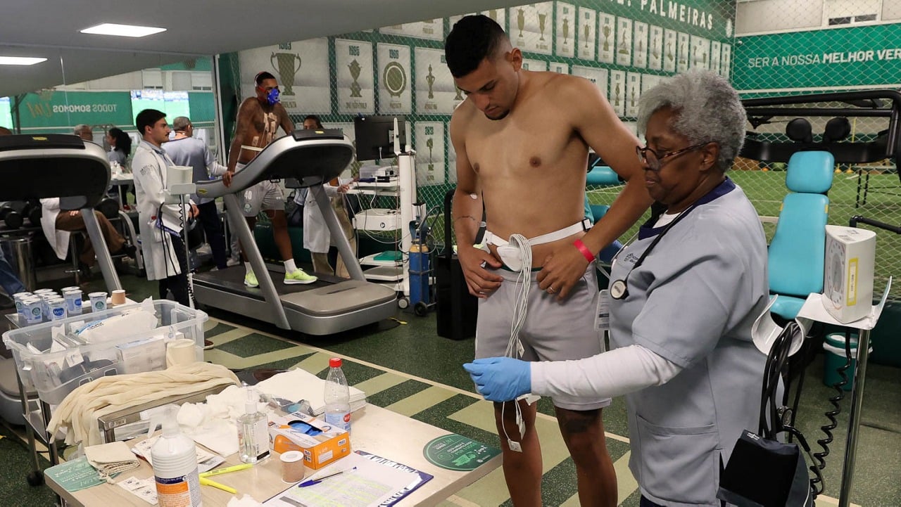 O goleiro Kaique, da SE Palmeiras, durante treinamento, na Academia de Futebol. (Foto: Cesar Greco/Palmeiras/by Canon)
O goleiro Kaique, da SE Palmeiras, durante treinamento, na Academia de Futebol. (Foto: Cesar Greco/Palmeiras/by Canon)