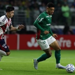 Volante &eacute; alvo de sondagens, mas Palmeiras breca investidas