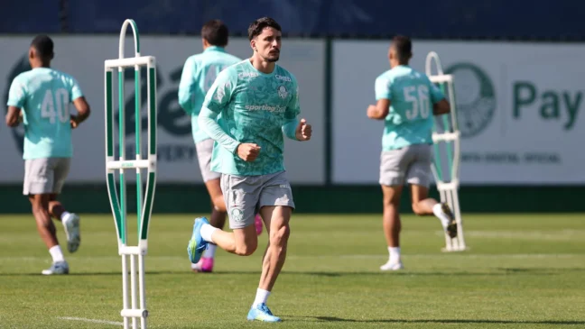 Dupla se reapresenta no Palmeiras; Vitor Roque avança em transição física