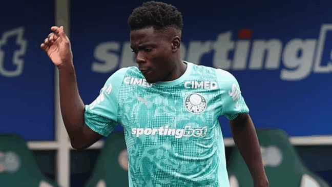 Atacante camaronês marca duas vezes em jogo-treino pelo Palmeiras; veja gols