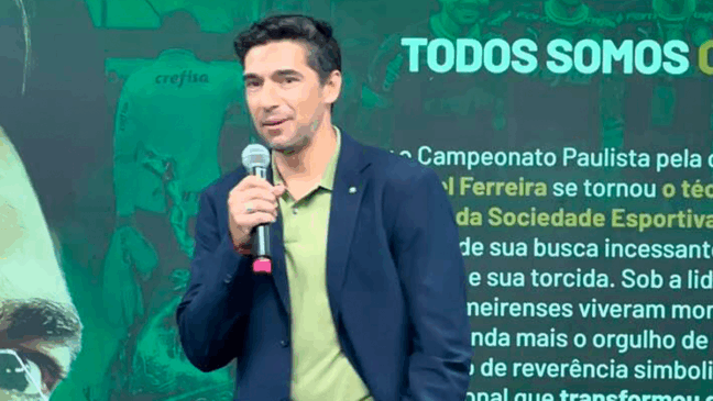 Abel é homenageado e destaca sonho no Palmeiras: 'Voltar a ganhar Libertadores'