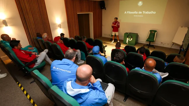 Abel tem encontro com responsáveis pela formação do Palmeiras (Foto: Cesar Greco/Palmeiras/by Canon)
