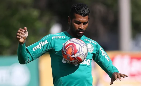 Palmeiras enfrenta Coritiba com trio multicampeão pelo clube no elenco paranaense