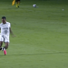 CBF divulga &aacute;udio do VAR de expuls&atilde;o da zagueiro do Vit&oacute;ria contra Palmeiras: 'For&ccedil;a excessiva'