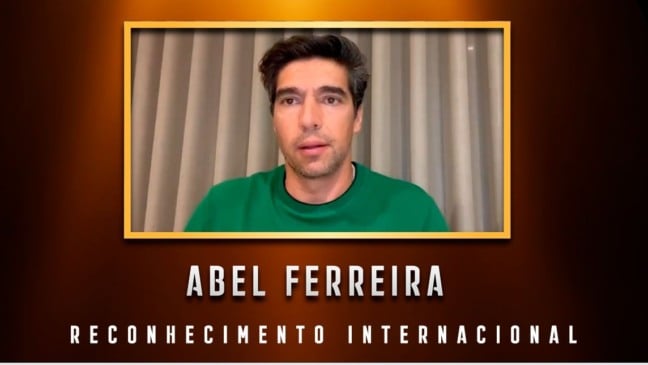 Abel Ferreira recebe prêmio de reconhecimento internacional em Portugal por trajetória no Palmeiras; veja vídeo