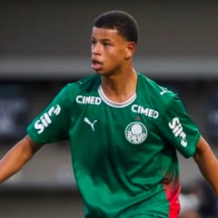 Palmeiras mant&eacute;m lideran&ccedil;a no Brasileir&atilde;o Sub-17 e lateral comenta momento