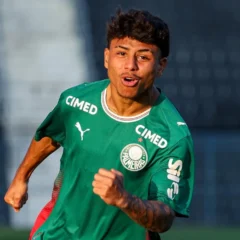 Vinicius marcou no fim para garantir a vit&oacute;ria (Foto: Fabio Menotti/Palmeiras/by Canon)
