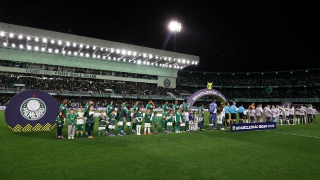 O time da SE Palmeiras, em jogo contra a equipe do Coritiba FC, durante partida válida pela décima nona rodada, do Campeonato Brasileiro, Série A, no Estádio Couto Pereira. (Foto: Cesar Greco/Palmeiras/by Canon)
