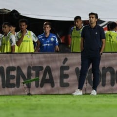 O t&eacute;cnico Abel Ferreira, da SE Palmeiras, em jogo contra a equipe do EC Vit&oacute;ria, durante partida v&aacute;lida pela vig&eacute;sima primeira rodada, do Campeonato Brasileiro, S&eacute;rie A, no Est&aacute;dio Barrad&atilde;o. (Foto: Cesar Greco/Palmeiras/by Canon)
