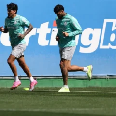 Gustavo G&oacute;mez e Alexander Barboza (&agrave; direita) durante treinamento na Academia de Futebol (Foto: Cesar Greco/Palmeiras/by Canon)
