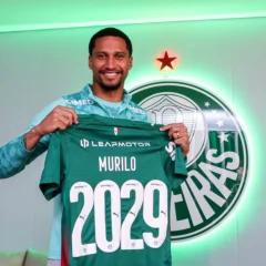 A fam&iacute;lia de Murilo esteve presente na Academia de Futebol para a renova&ccedil;&atilde;o de contrato (Foto: Fabio Menotti/Palmeiras/by Canon)
