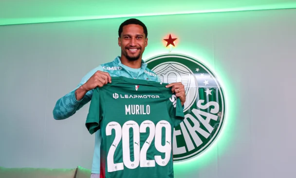 A família de Murilo esteve presente na Academia de Futebol para a renovação de contrato (Foto: Fabio Menotti/Palmeiras/by Canon)
