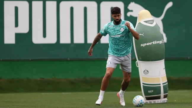 Trio treina com elenco e pode ser novidade na sequência do Palmeiras